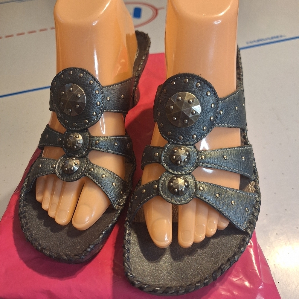 Clarks Gray Sandals with Decorative Medallions. Size 9 M